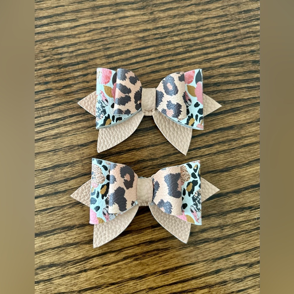 SOLD•Shoe Clips